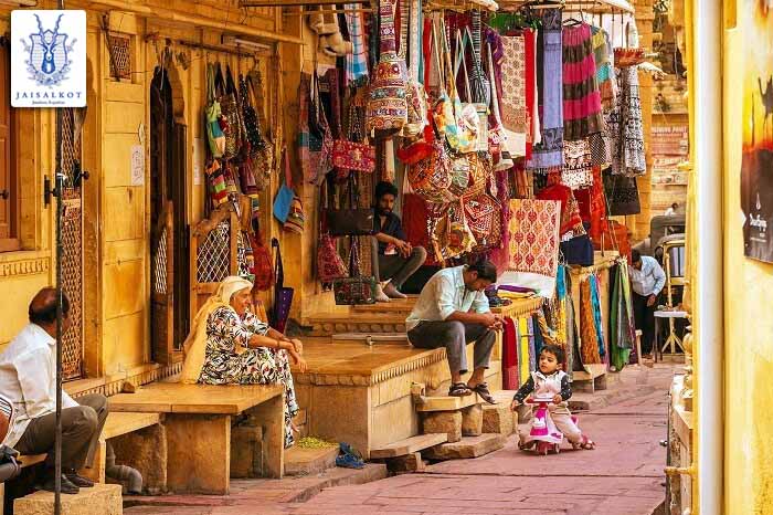 Manak Chowk – Vibrant Market for Souvenirs and Antiques