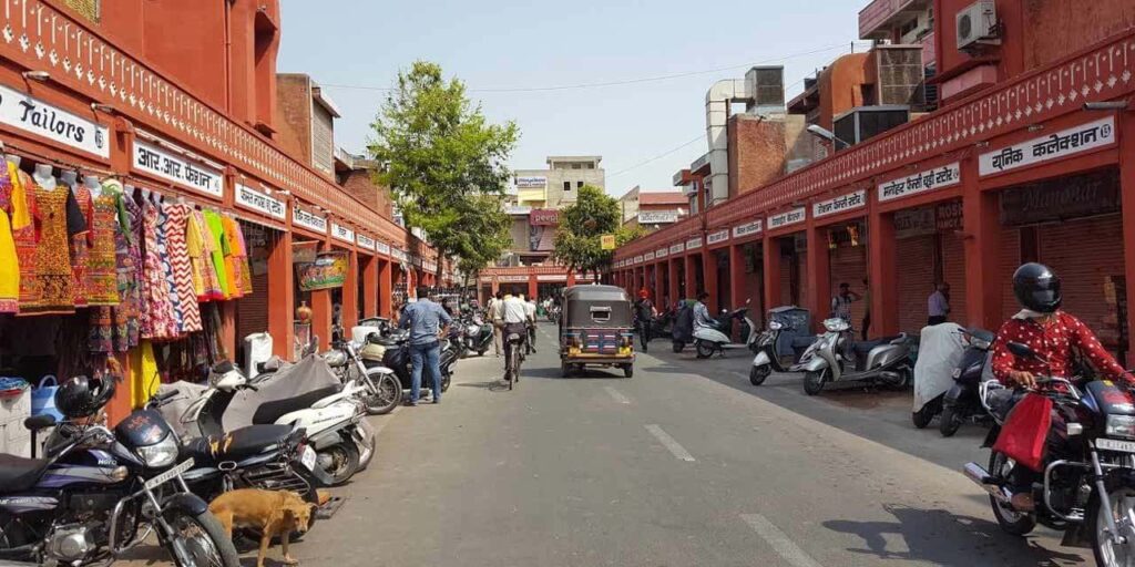 Bapu Bazaar – Ideal for Handicrafts, Textiles, and Souvenirs
