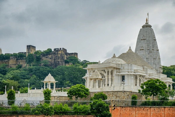 Birla Mandir – White Marble Temple Dedicated to Lord Vishnu and Goddess Lakshmi