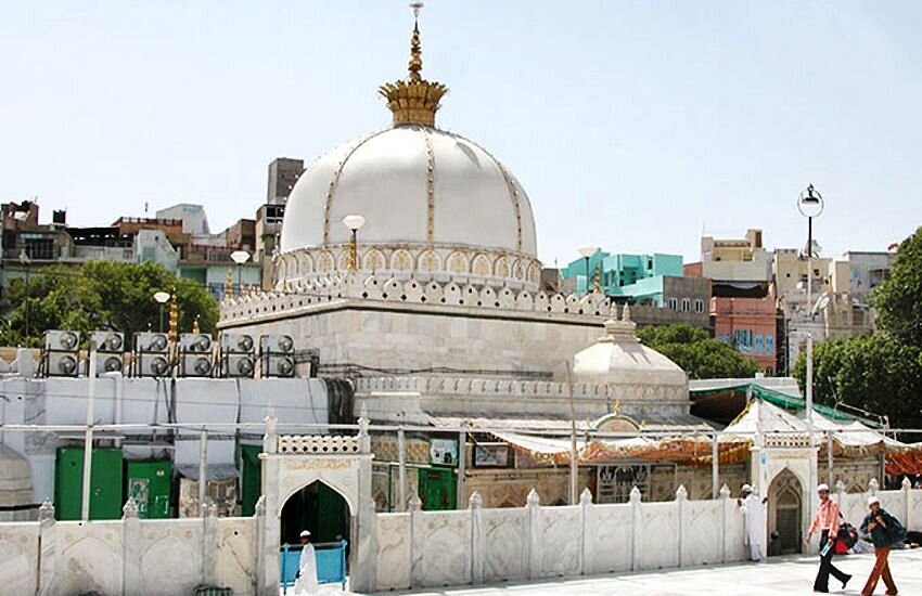 Ajmer Sharif Dargah – Renowned Sufi Shrine of Khwaja Moinuddin Chishti