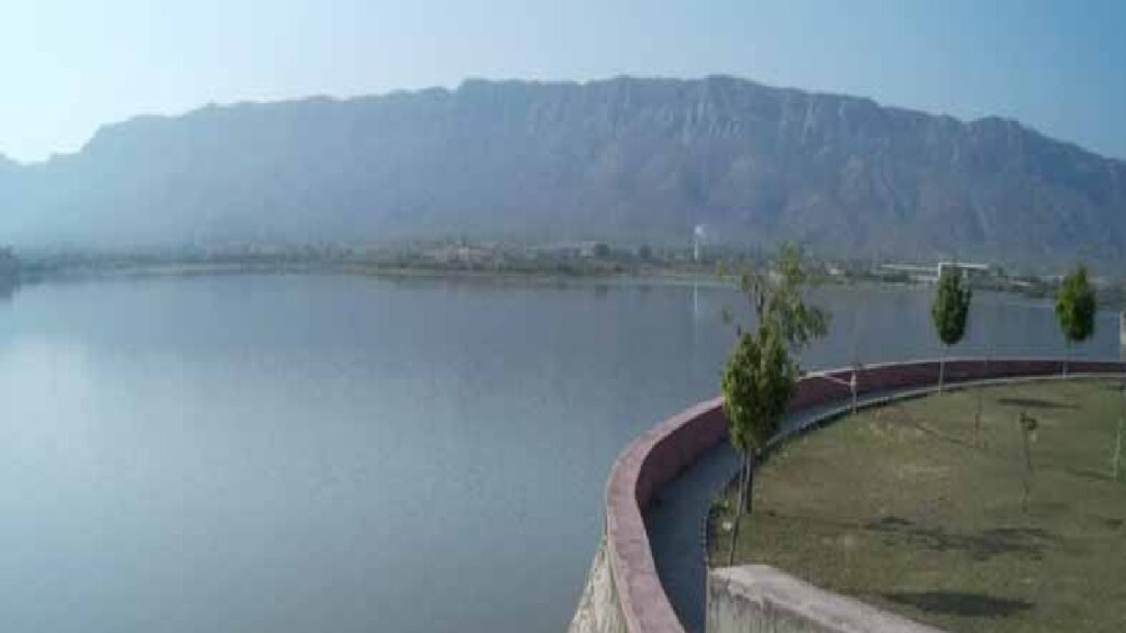 Foy Sagar Lake – Picturesque Lake with Views of Aravalli Hills