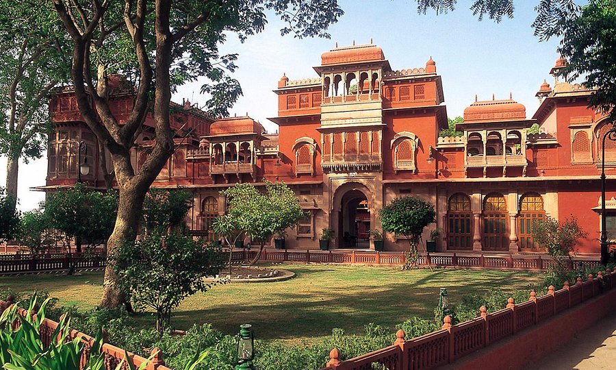 Gajner Palace – Beautiful Lakeside Palace with Heritage Charm