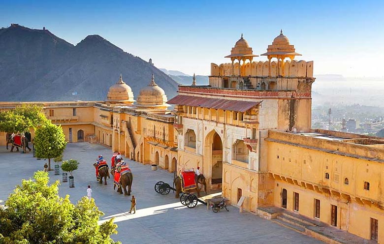 Amber Fort – Majestic Fort with Stunning Architecture and Elephant Rides