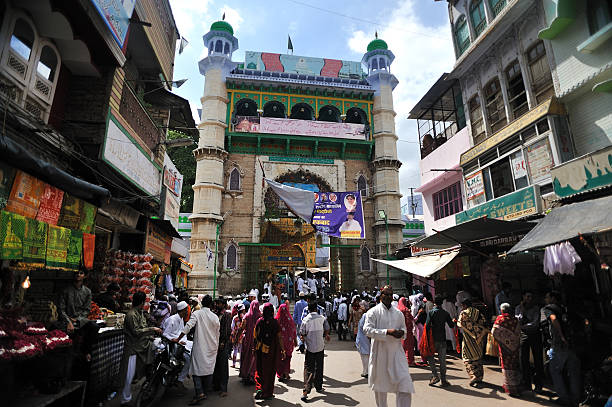Dargah Bazaar – Vibrant Market for Traditional Goods and Handicrafts