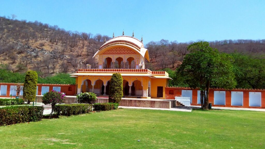 Kanak Vrindavan Garden – Serene Garden Surrounded by the Aravalli Hills
