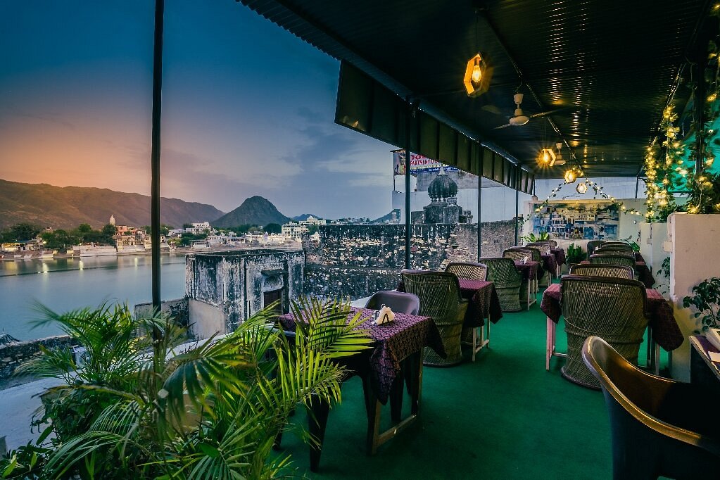 Lakeview Café