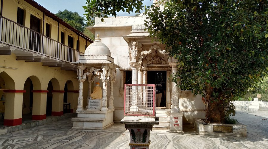 Raghunath Temple – Sacred Hindu Temple Near Nakki Lake
