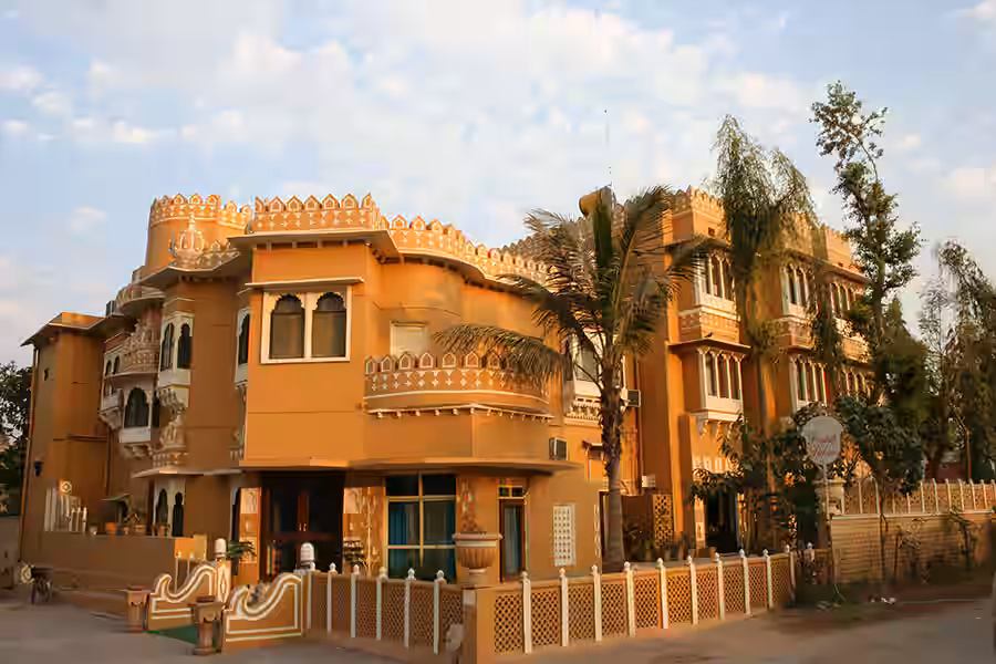 Pratap Palace Restaurant – Royal Dining with a Historic Touch