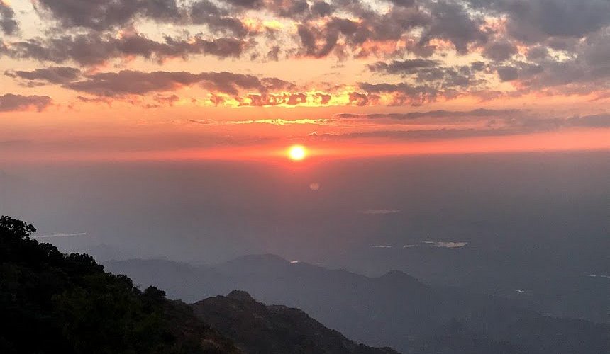 Sunset Point – Breathtaking Sunset Views Over the Hills