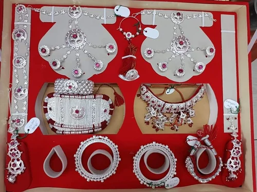 Royal Glamour: 10 Traditional Rajasthani Ornaments That Define Regal Beauty